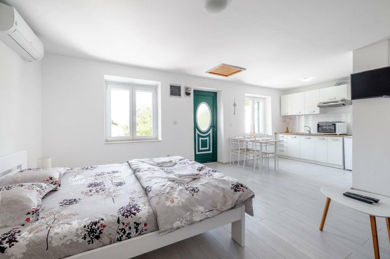 Apartments Nada Tribalj Eksteriør billede